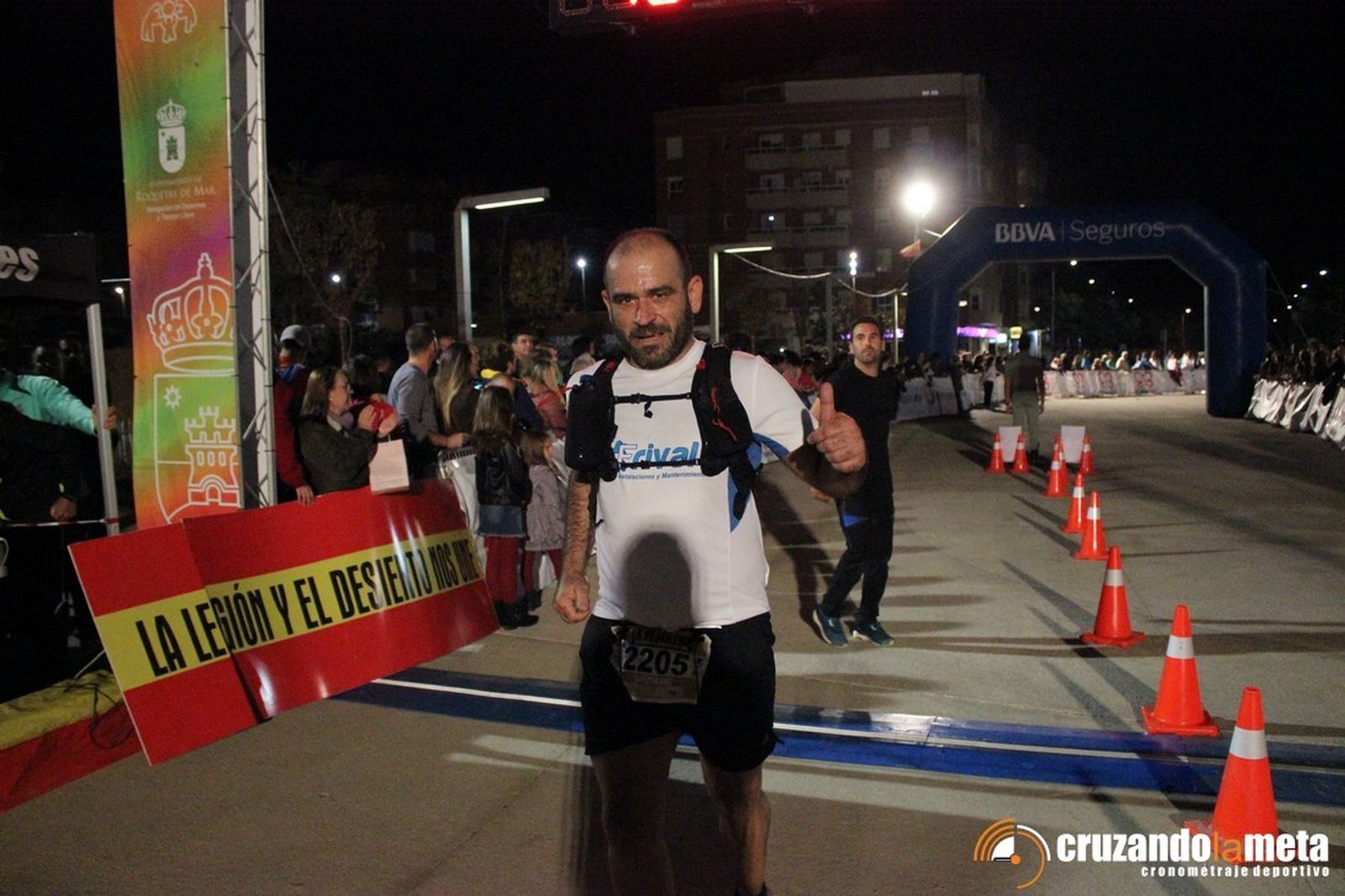 El jerezano Luis Arana, tras cruzar la meta en Roquetas de Mar.