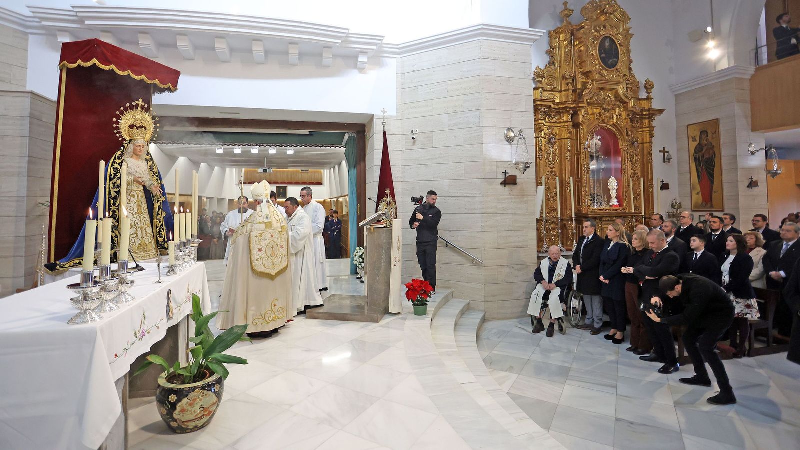 Imágenes de la bendición de María Santísima de los Enfermos y Reina de Todos los Santos