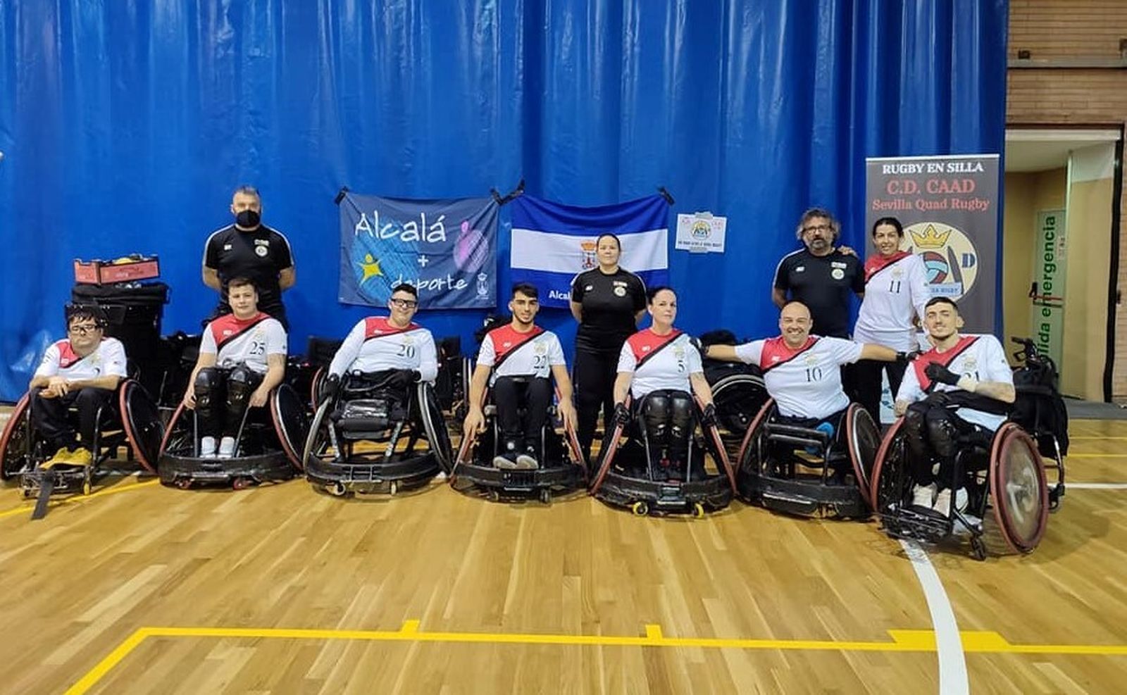 Los jugadores del CAAD Sevilla Quad Rugby posan en lllescas.