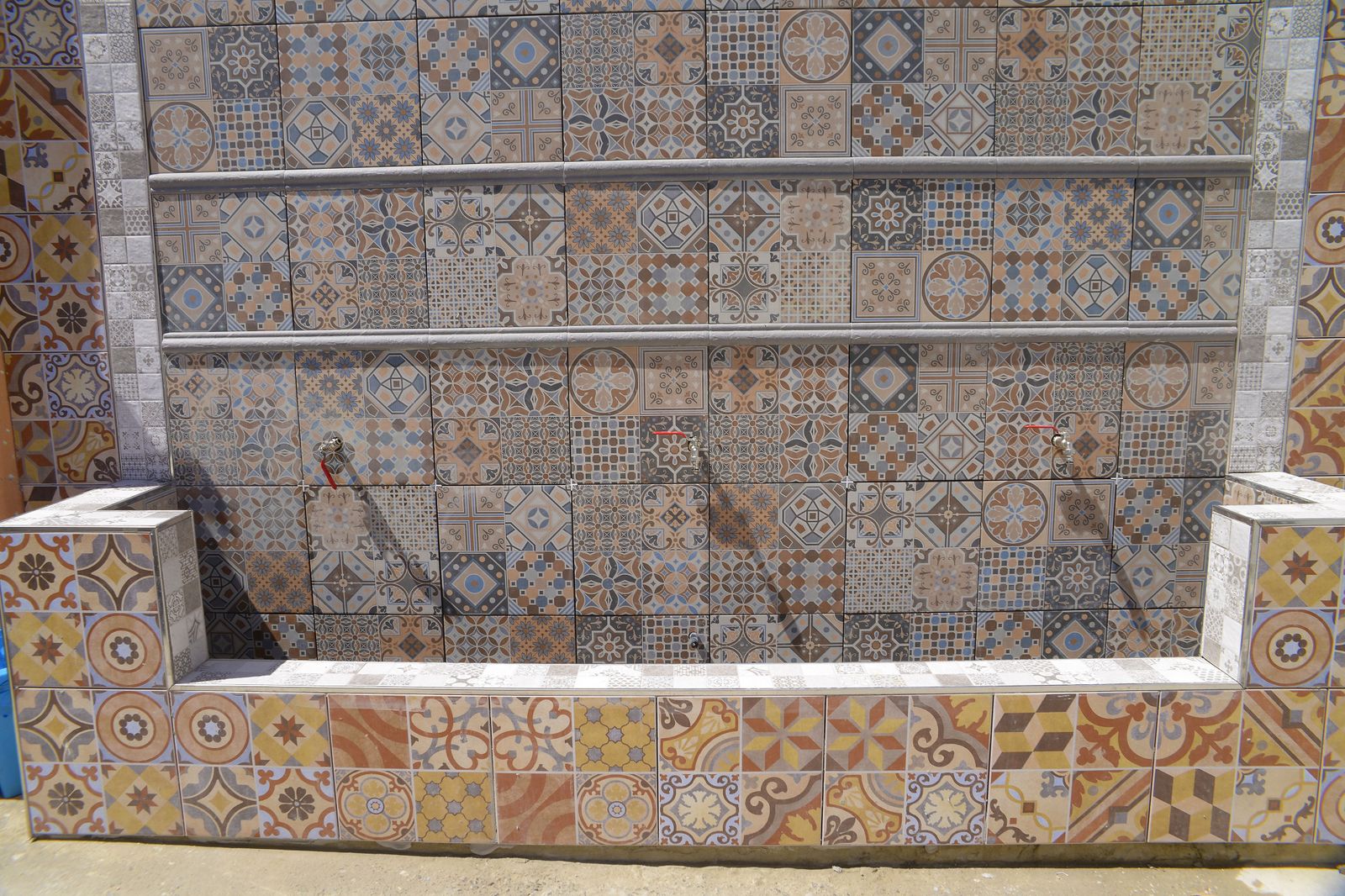 Fotos de las labores de higiene y desinfección de la mezquita Houda de Algeciras