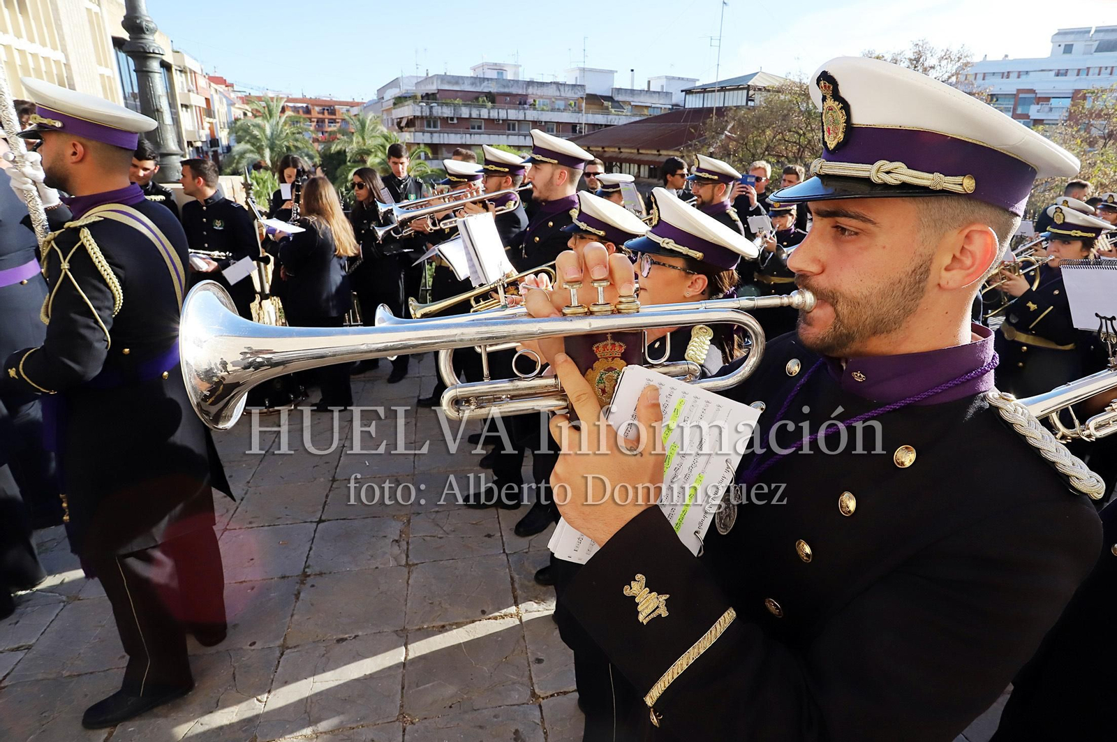 Imágenes de la procesión de Pasión en Huelva
