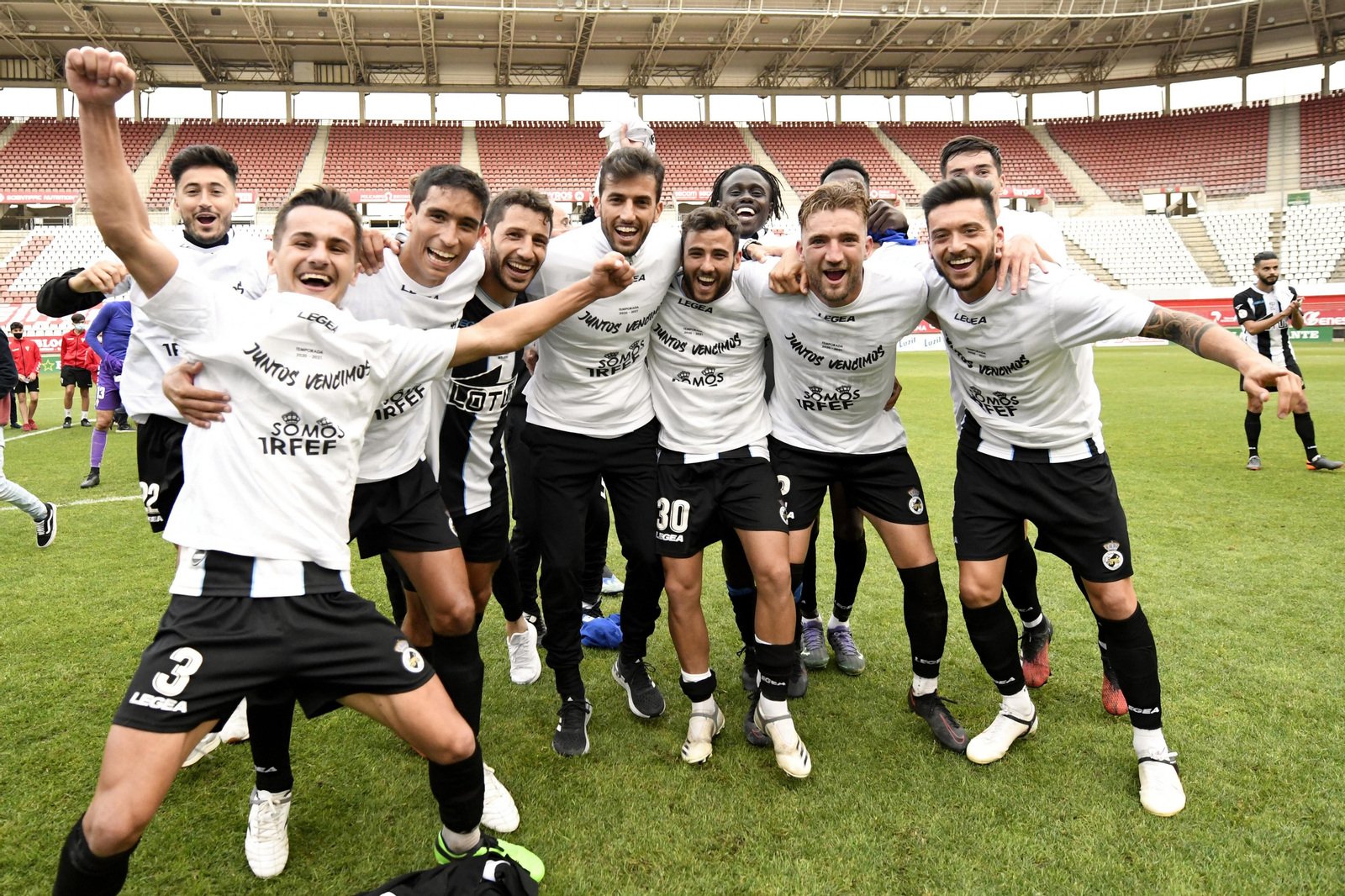 Fotos de la celebración del ascenso de la Balona a Primera RFEF
