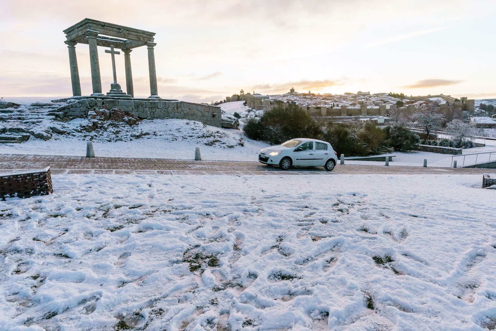 La nieve tiñe de blanco en norte de España