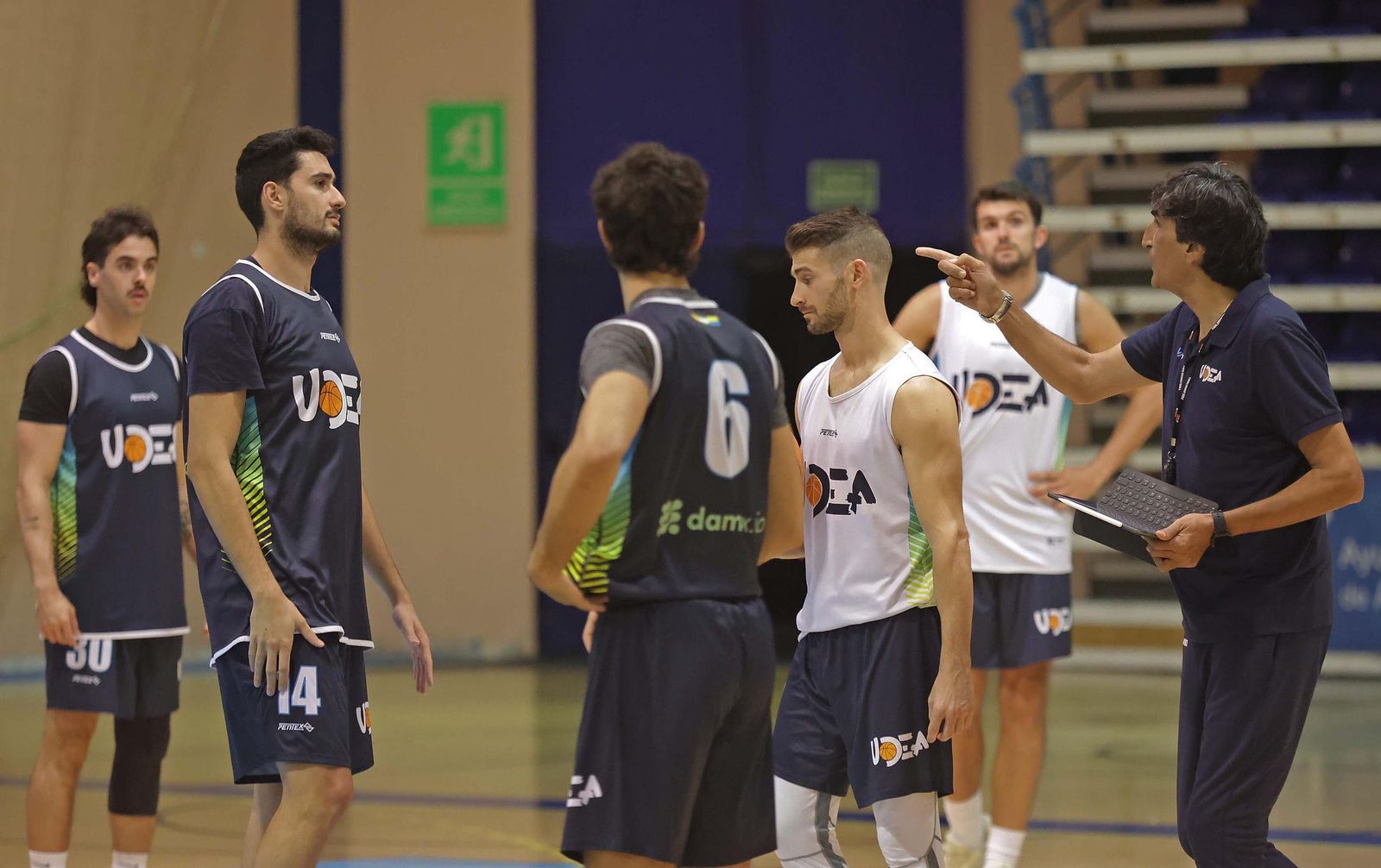 Las fotos del primer entrenamiento de Javi Malla en su regreso al banquillo de Udea