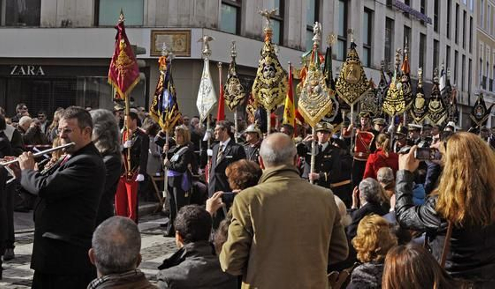 Setenta bandas procesionales de toda España desfilan por Sevilla. / Manuel Gómez