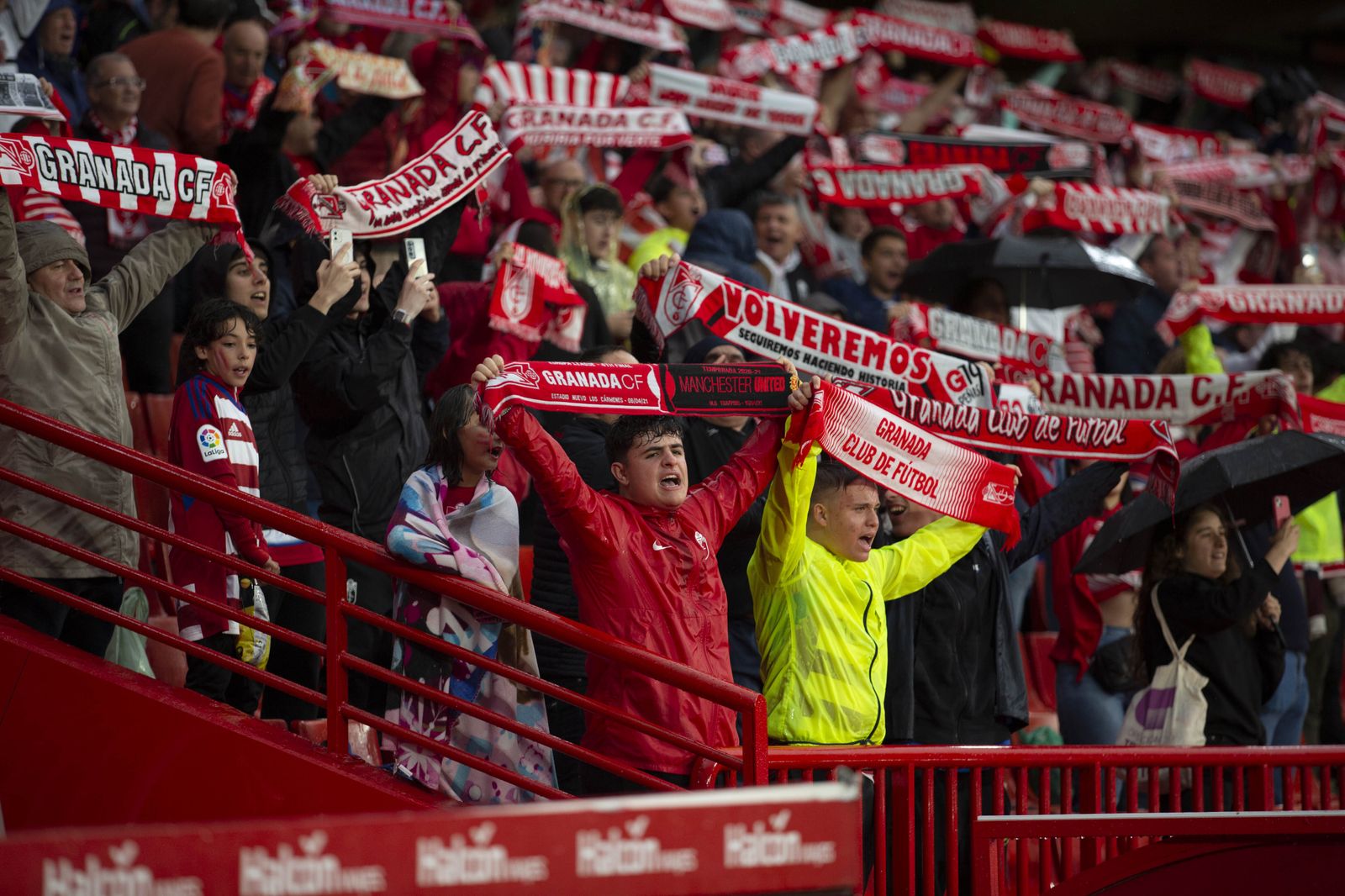 Encuéntrate en la grada en el Granada-Leganés
