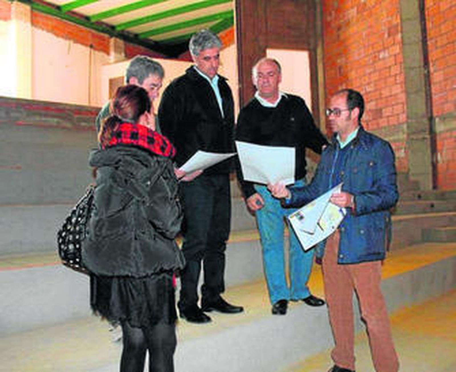 Ayer los responsables municipales y de la empresa visitaron las futuras instalaciones.