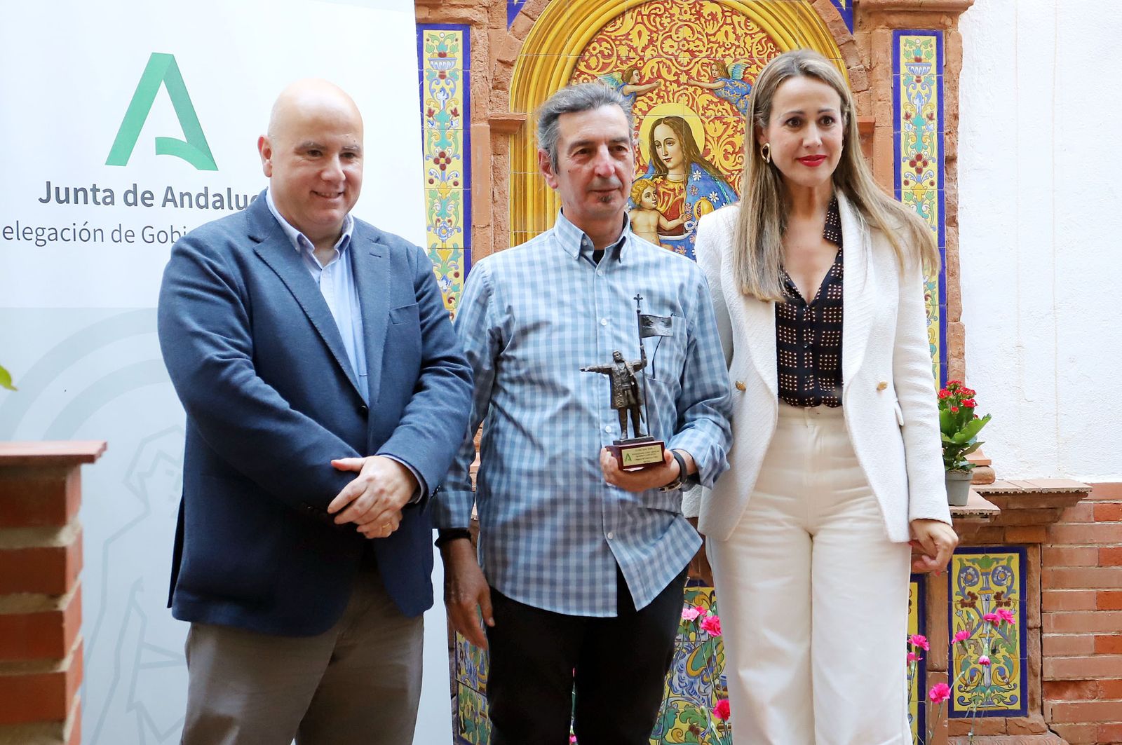 Imágenes del homenaje a 16 peñas taurinas de Huelva