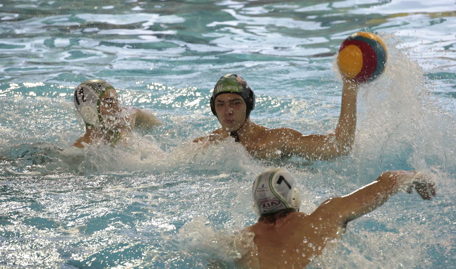 El malagueño Álvaro Caracuel, defendido por Diego González.