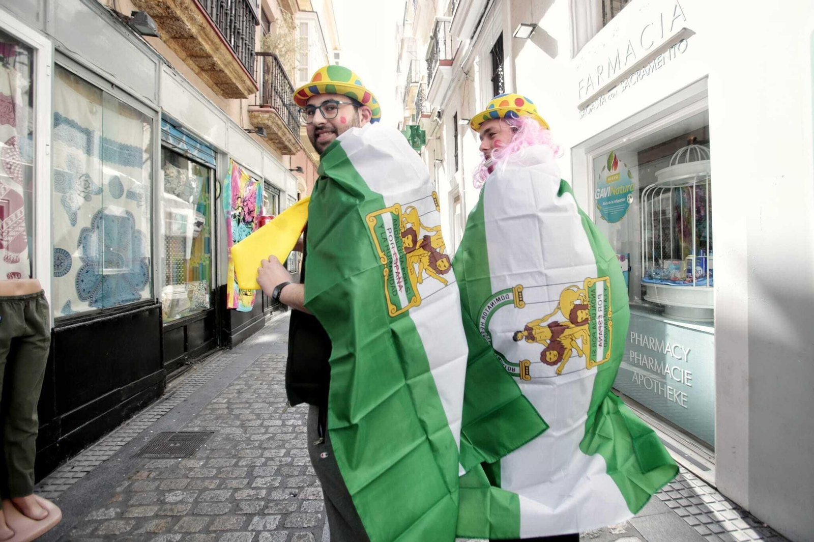 Imágenes del lunes del Carnaval ilegal de Cádiz