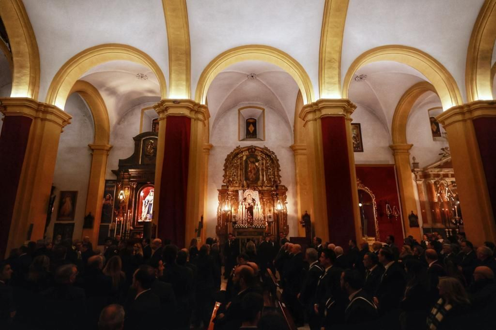 El vía crucis de la Soledad en San Fernando, en imágenes