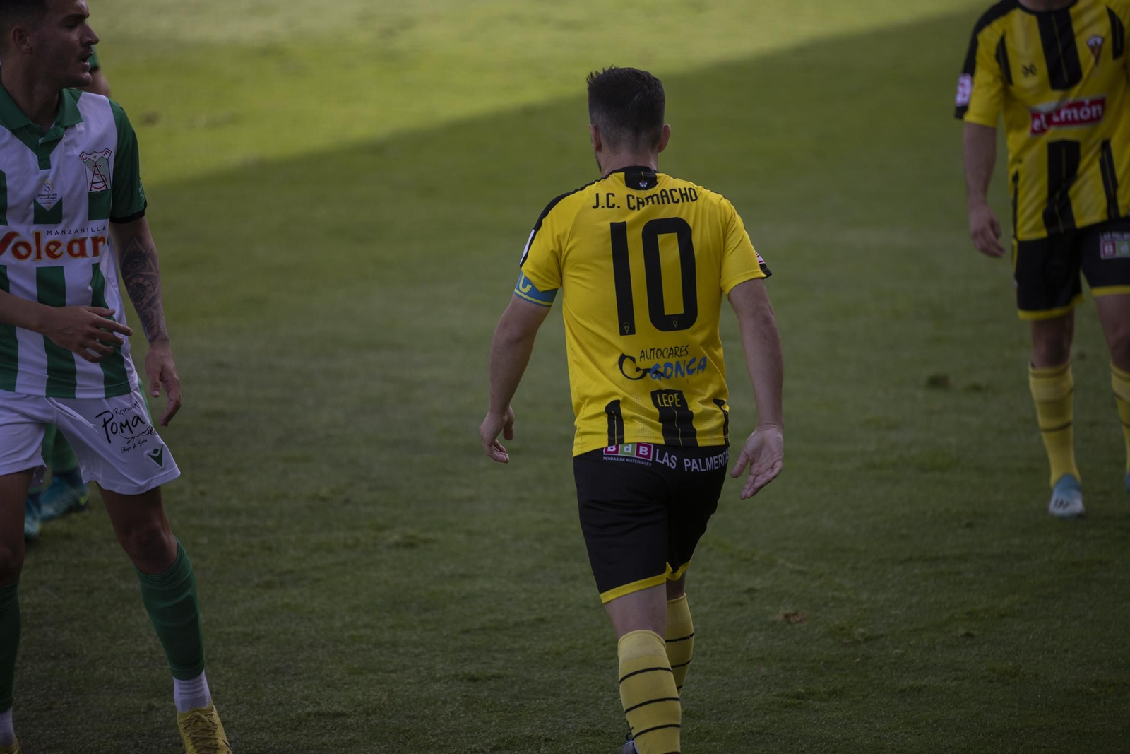 Imágenes del partido entre el San Roque de Lepe y el Atlético Sanluqueño