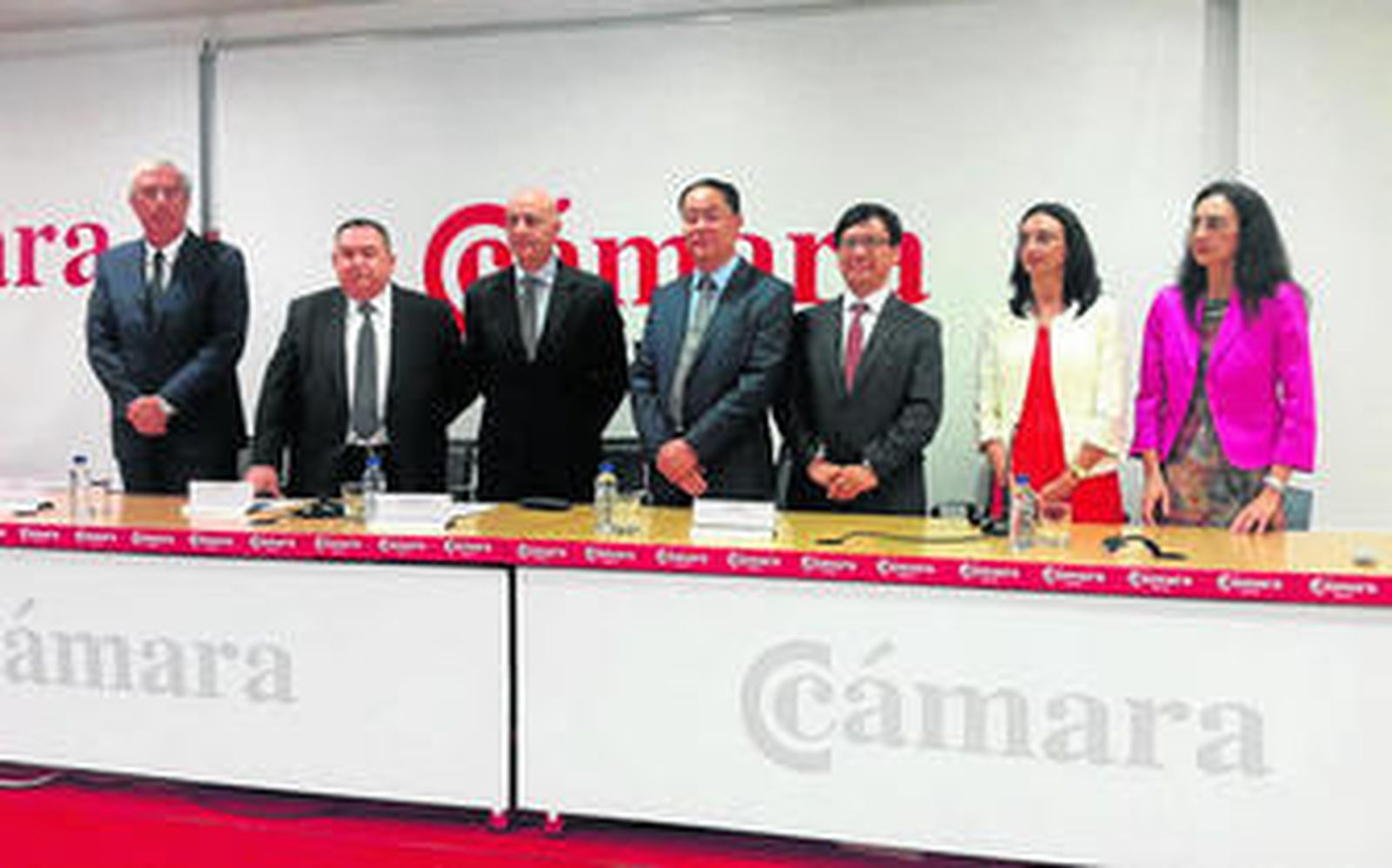 Antonio Navasa y Wan Lianbu rubricaron ayer el acuerdo de colaboración con el que generarán valor en la economía provincial.