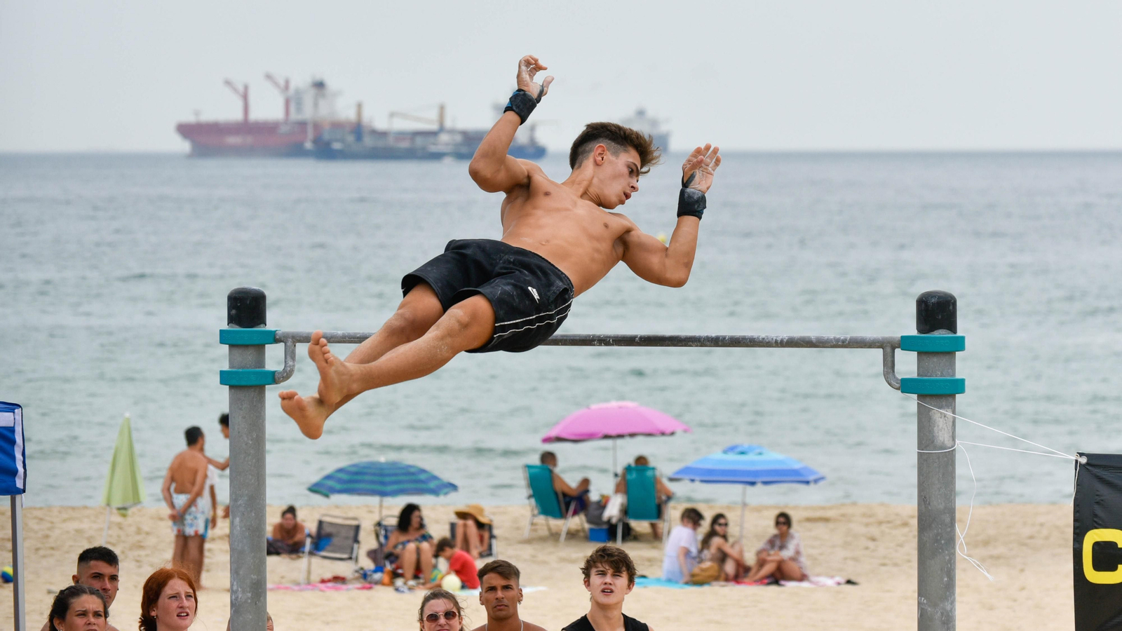 Mañana de calistenia en la playa de Getares