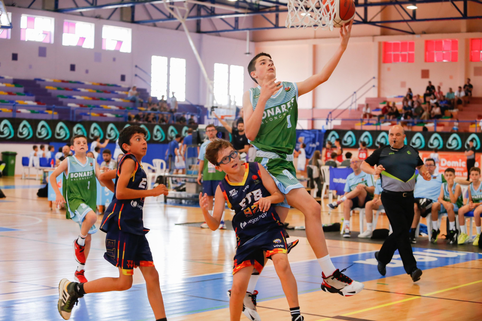 Las fotos de la tercera jornada del Cadeba mini masculino de La Linea