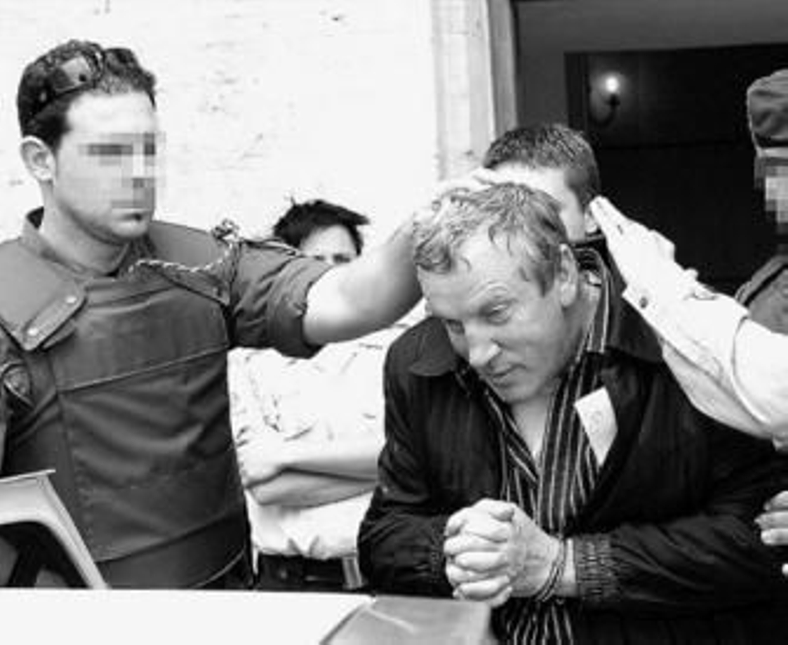 Traslado de uno de los arrestados en Palma de Mallorca.