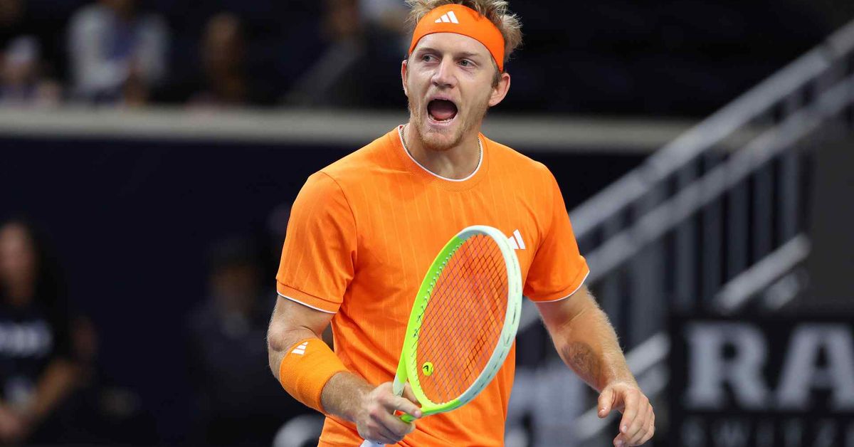 Alejandro Davidovich avanza en Dallas