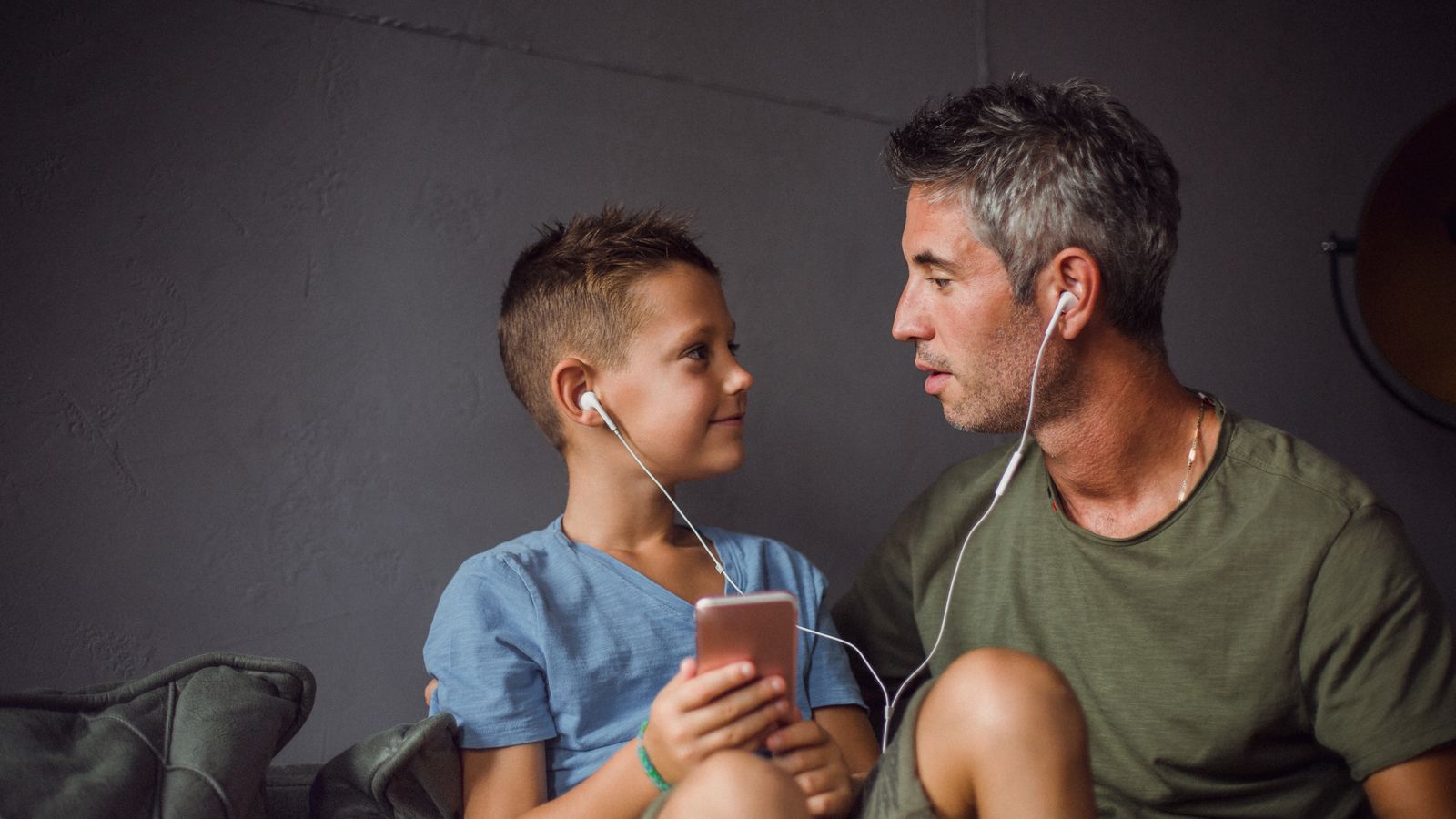 Prepara una lista de reproducción con su música favorita.