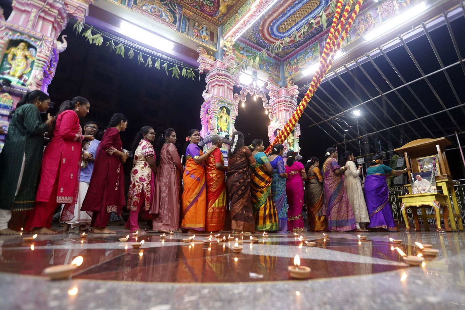 Las preciosas imágenes de la celebración del Diwali en India: un festival de luz y color