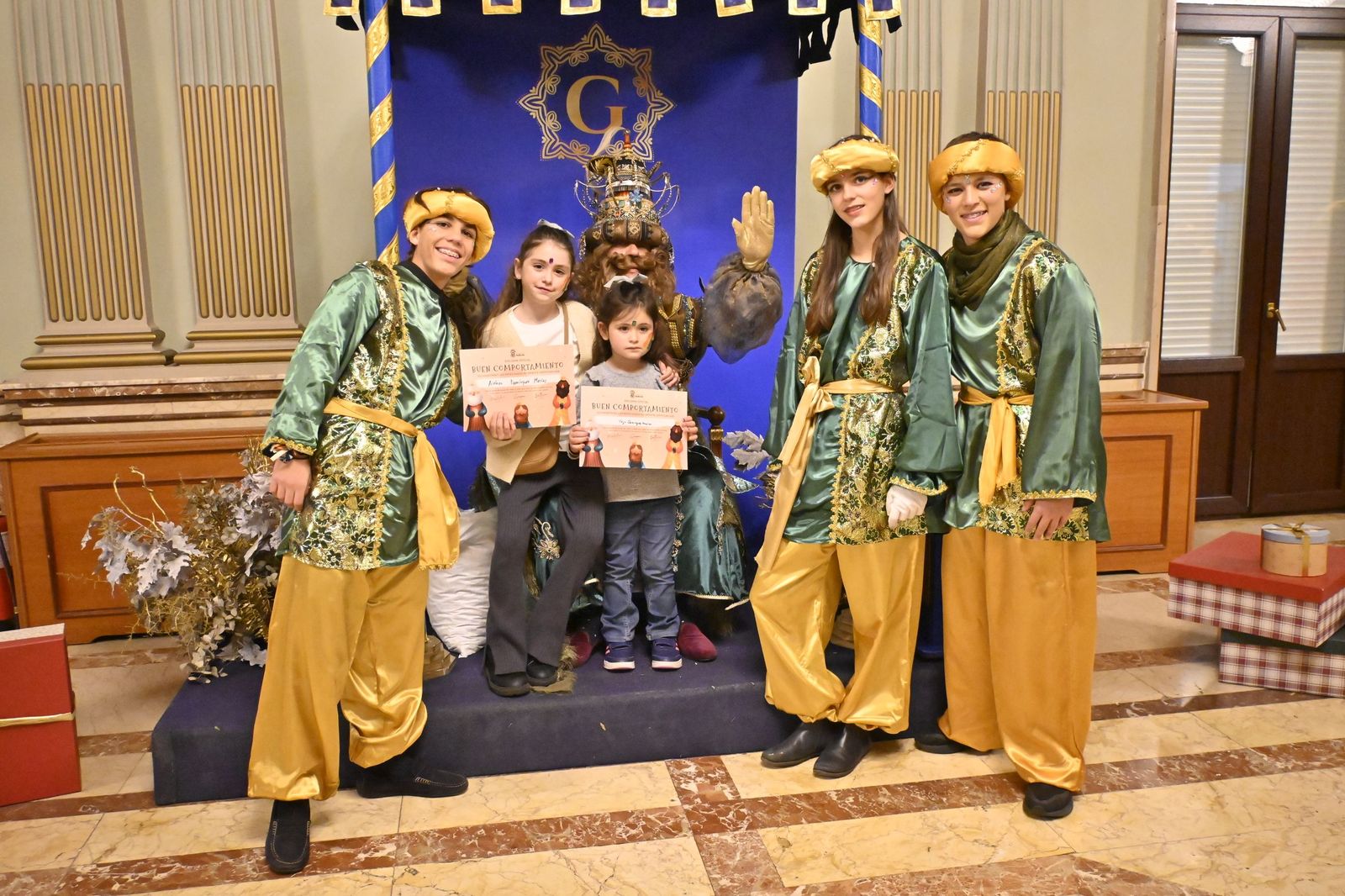 Las fotografías de la entrega de cartas a los Reyes Magos en Huelva