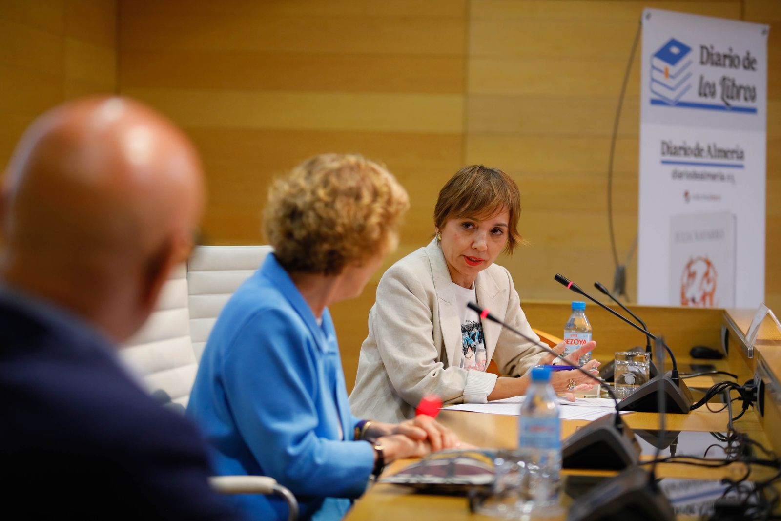 Imágenes de Diario de los Libros, con Julia Navarro