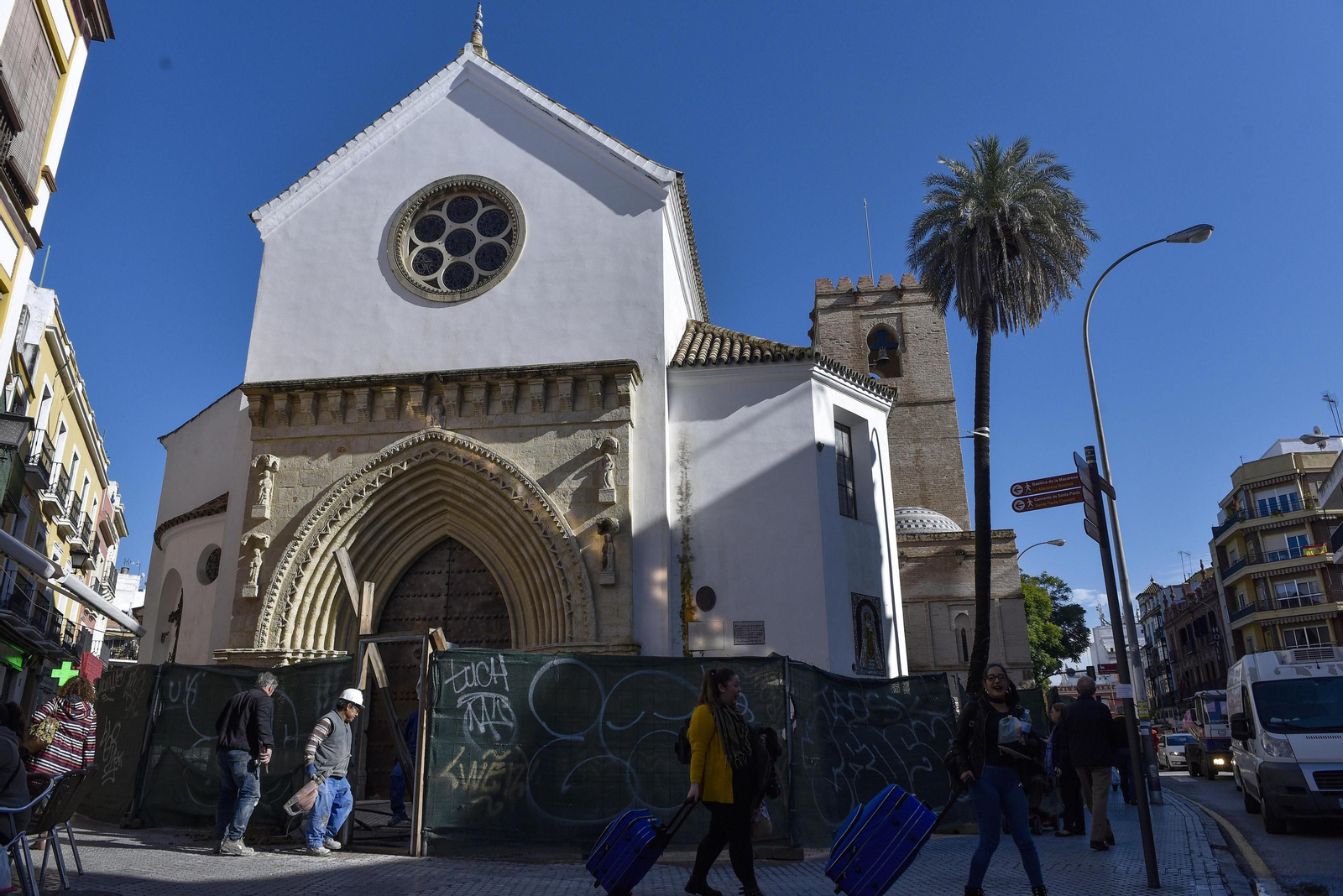 La iglesia de Santa Catalina todavía era objeto hoy de los últimos trabajos.