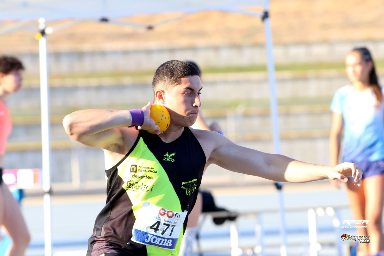 Alejandro Nuñez y el 4x100 del Nerja, campeones de España sub 18 en Málaga
