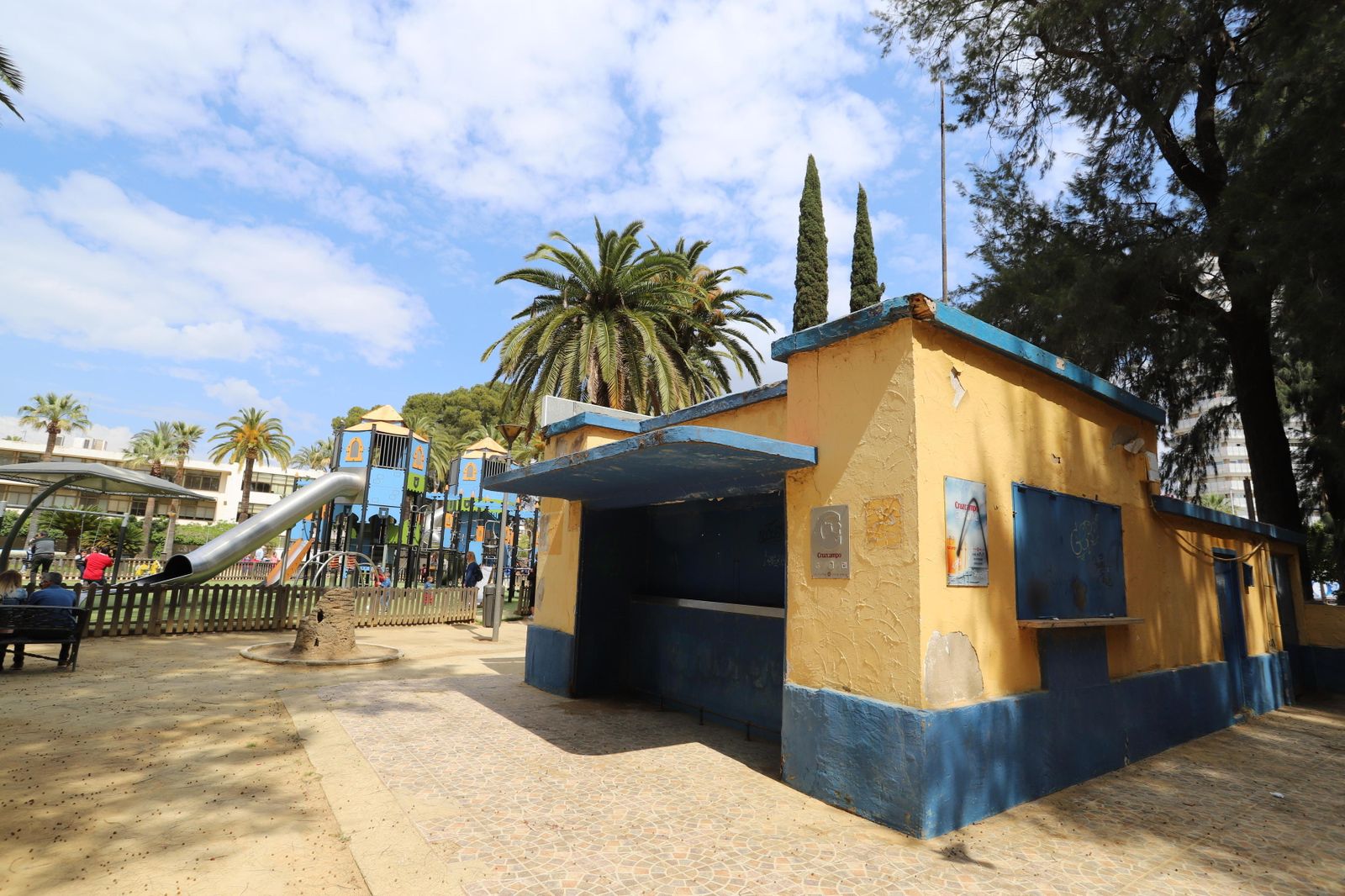 Aspecto del kisoco bar tras su cierre y antes de la intervención actual.