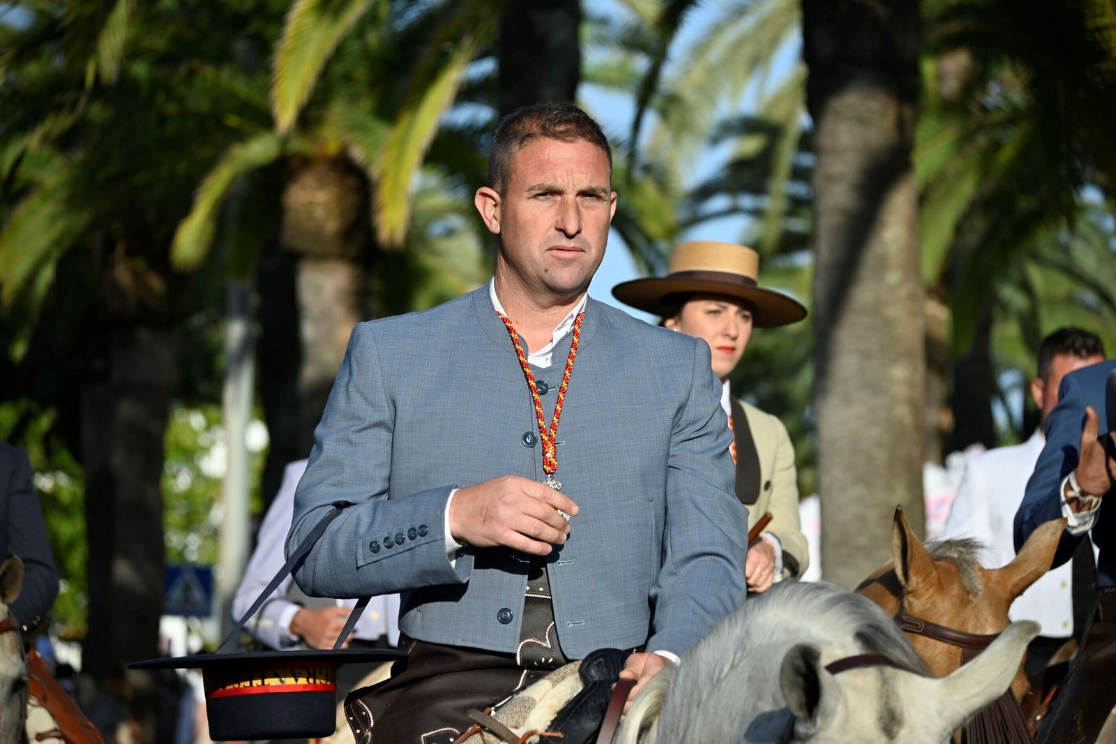 Imágenes de los peregrinos de la Hermandad de Emigrantes en su salida por las calles de Huelva