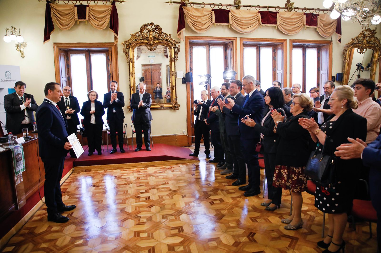 Juan Manuel Martín Robles ingresa como académico de Historia de Andalucía y te lo contamos en imágenes