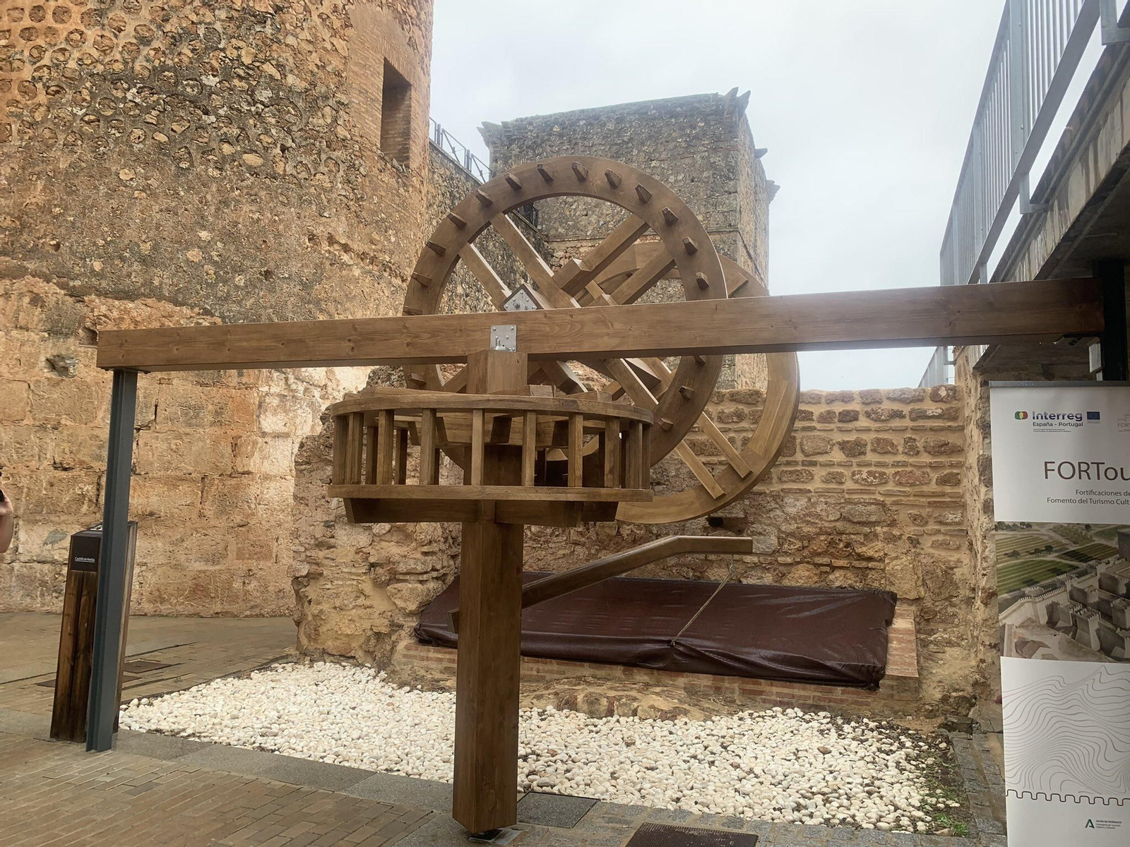 La nueva noria del Castillo de los Guzmanes en Niebla.