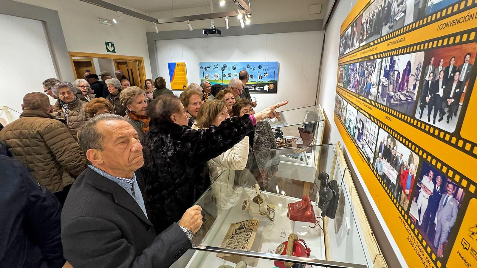 Imágenes de la inauguración de la exposición 'La Telefonía en Huelva'