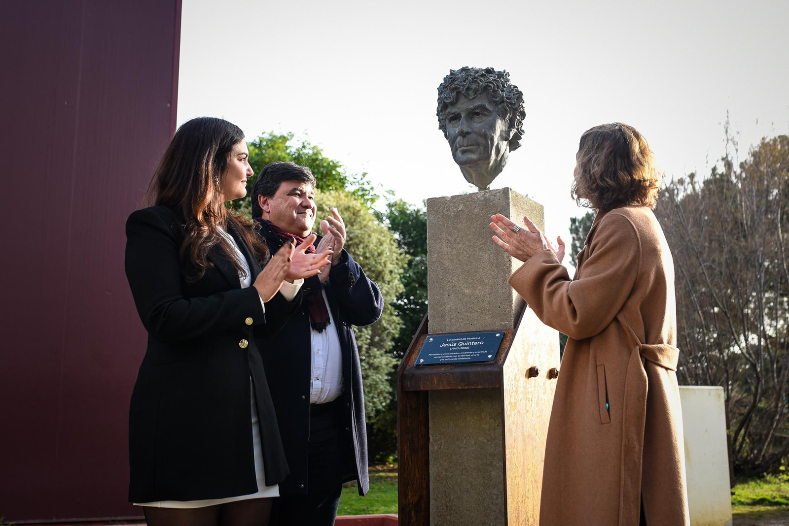 Imágenes de la inauguración del busto de Jesús Quintero en el Centro de la Comunicación Jesús Hermida