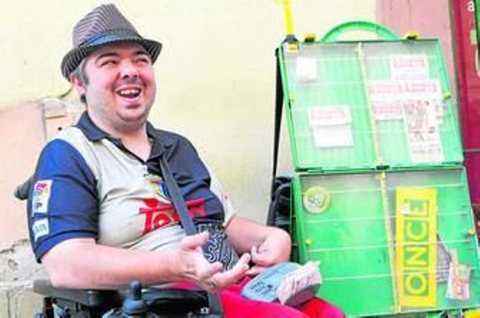 Luis Miguel Armario, el vendedor que repartió el cupón premiado.