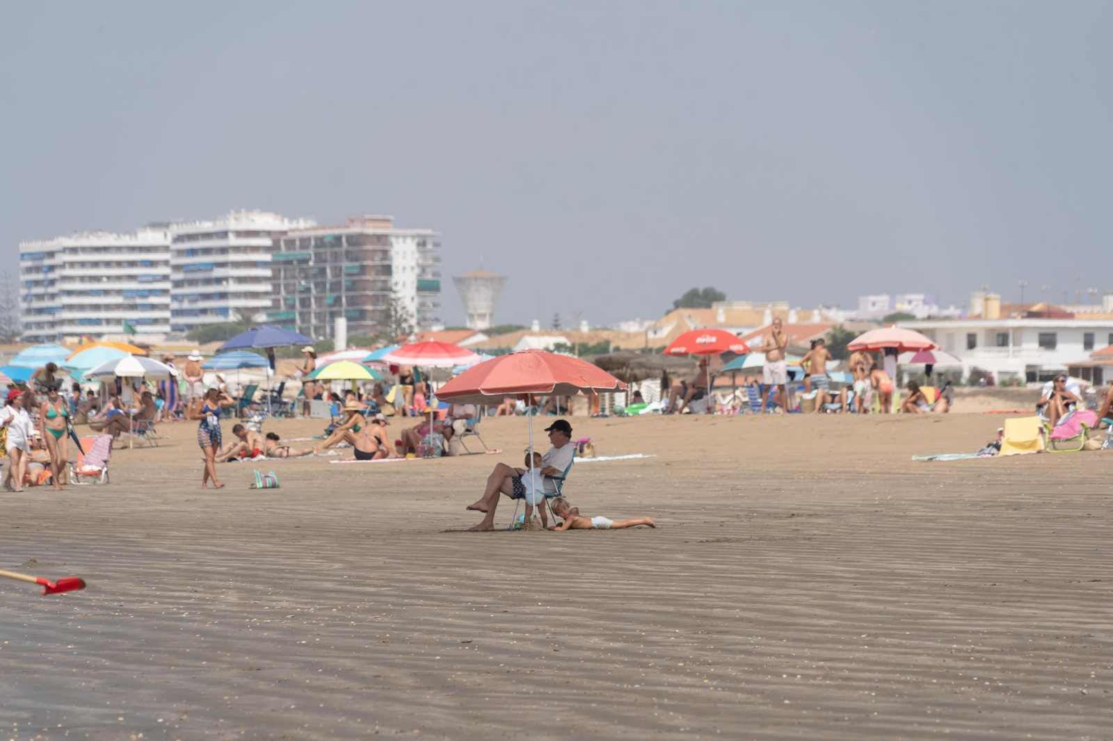 El ambiente de las playas de Huelva el domingo 24 de agosto