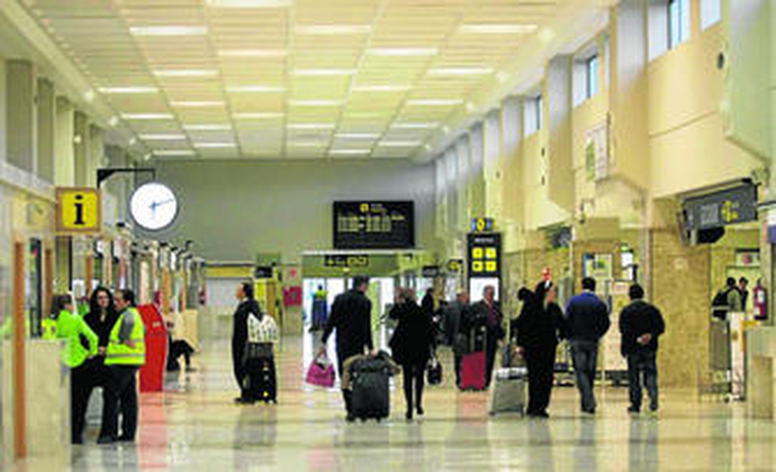 En el aeropuerto granadino se vieron afectados todos los vuelos durante los días que estuvo cerrado el espacio aéreo.