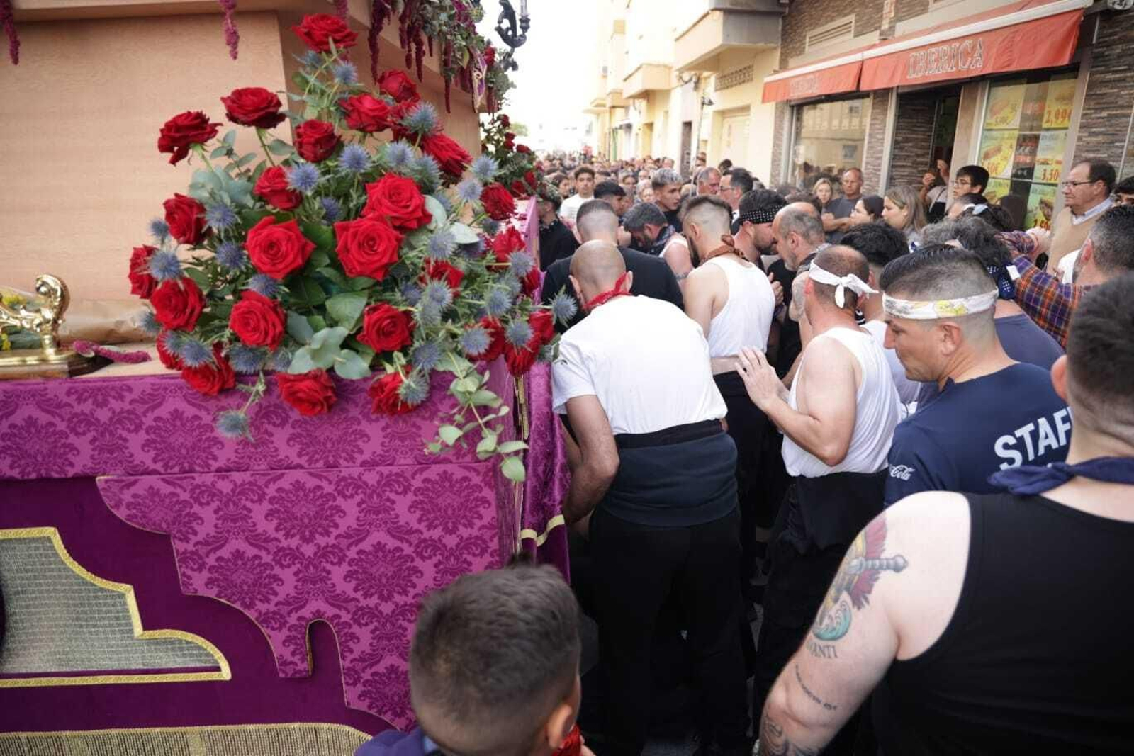 Así ha sido la primera salida de Coronación de Espinas en San Fernando