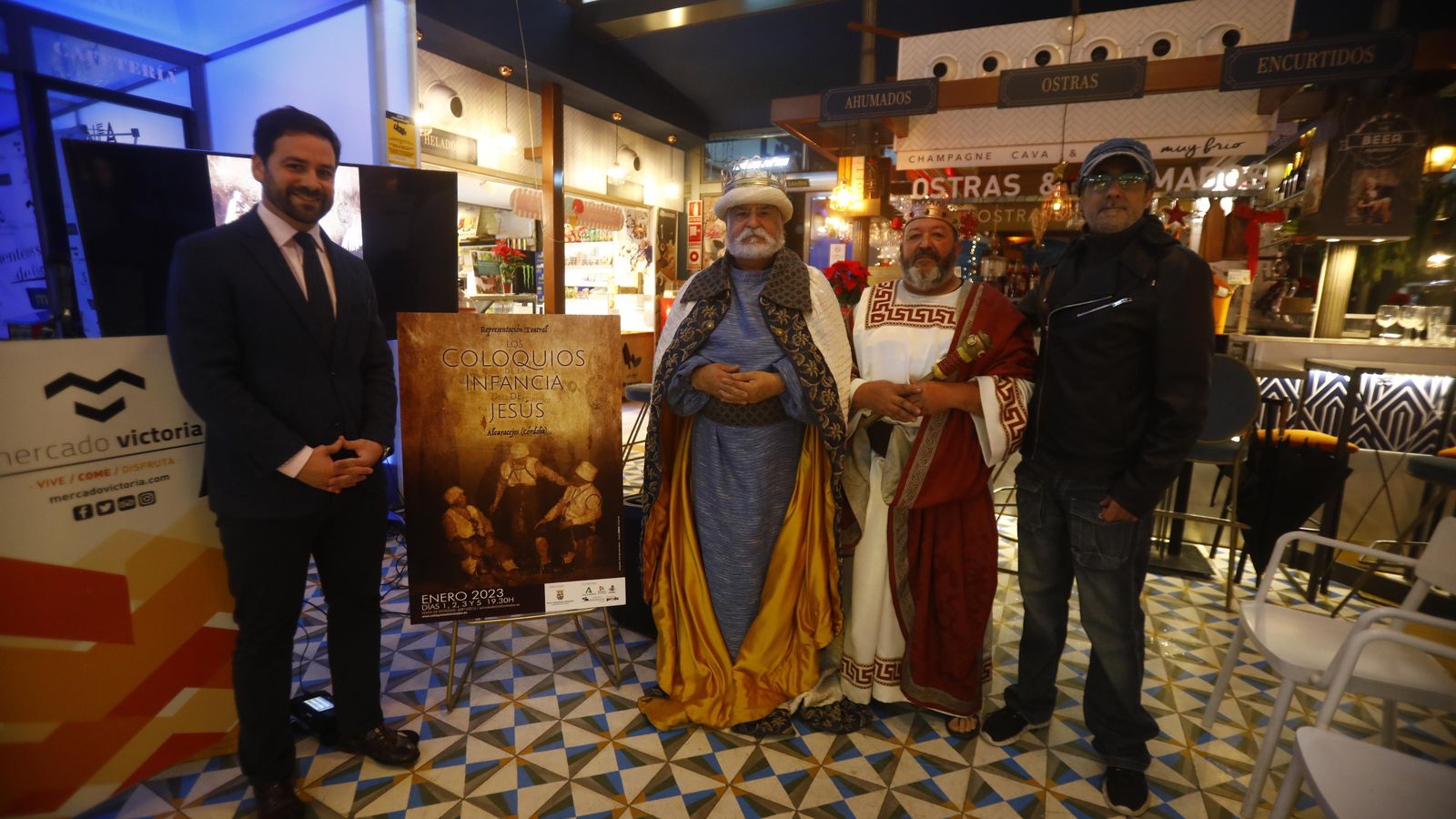 El Rey Melchor y el Rey Herodes presentan la obra de teatro de Alcaracejos. El Rey Melchor y el Rey Herodes presentan la obra de teatro de Alcaracejos.
