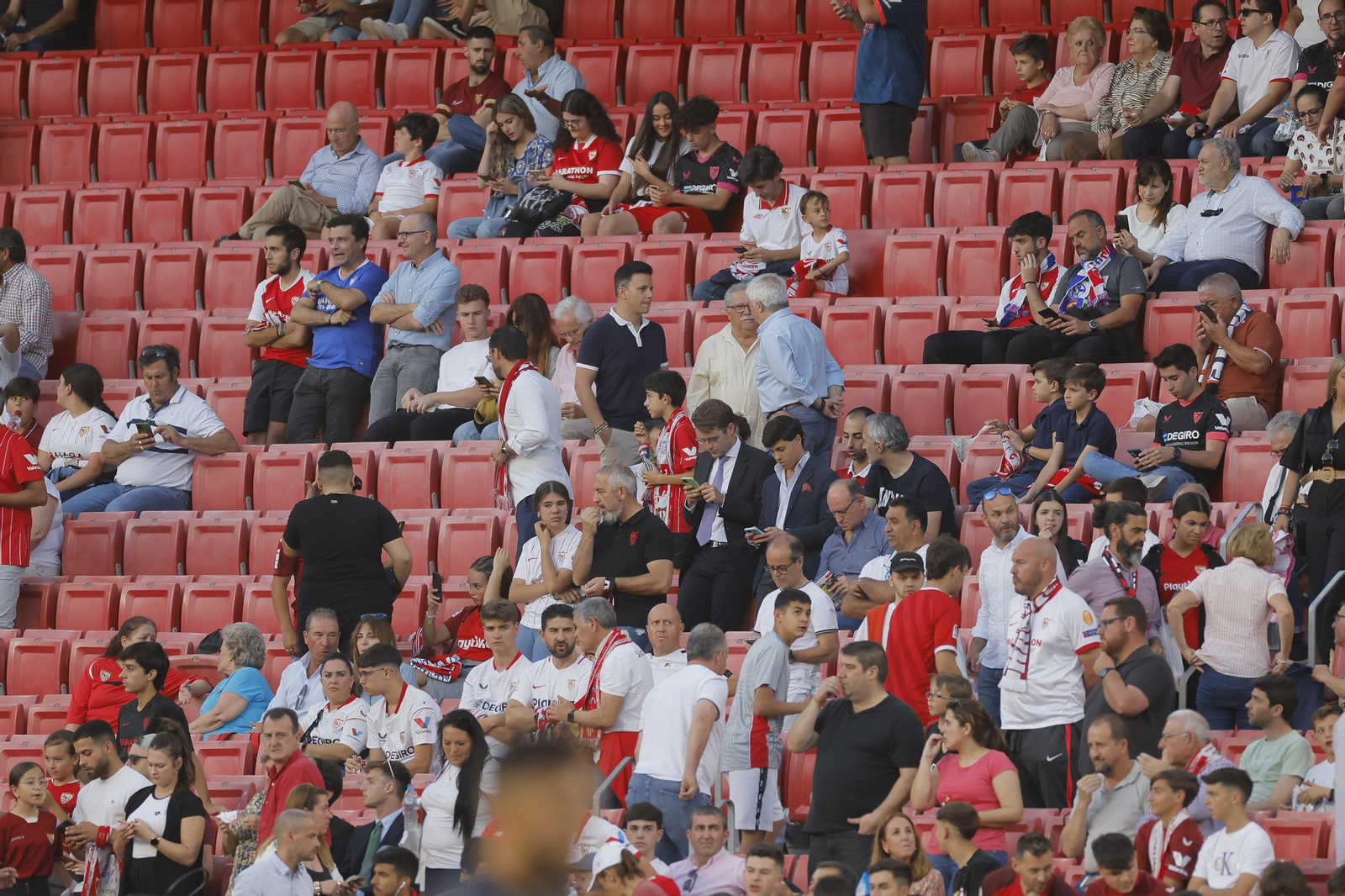 Búscate en las fotos del Sevilla -Villarreal