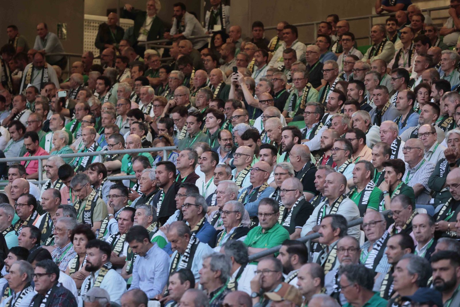 Búscate en el acto Siempre Verdiblancos