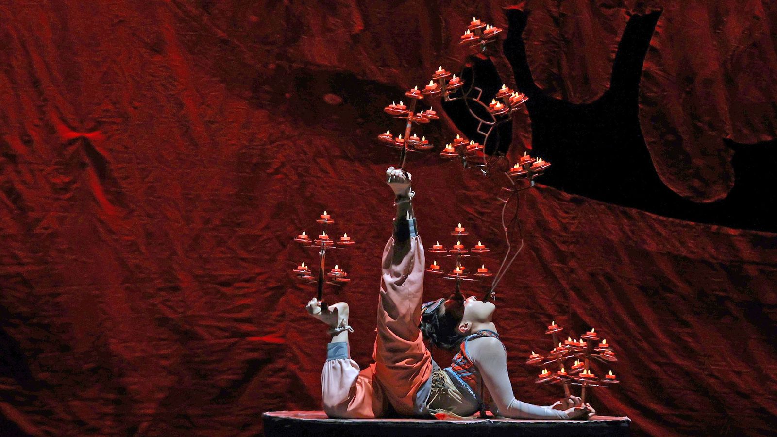 Imágenes del 'Gran Circo Acrobático de China' en el Teatro Villamarta