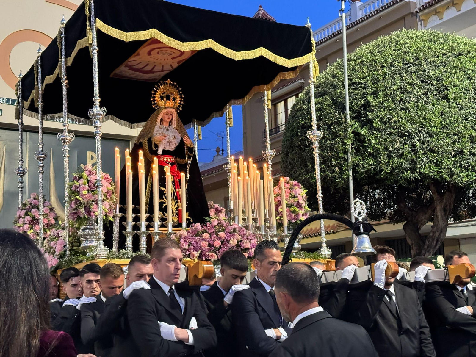 El Cristo de la Paz y el Yacente el Viernes Santo en Mijas, en imágenes