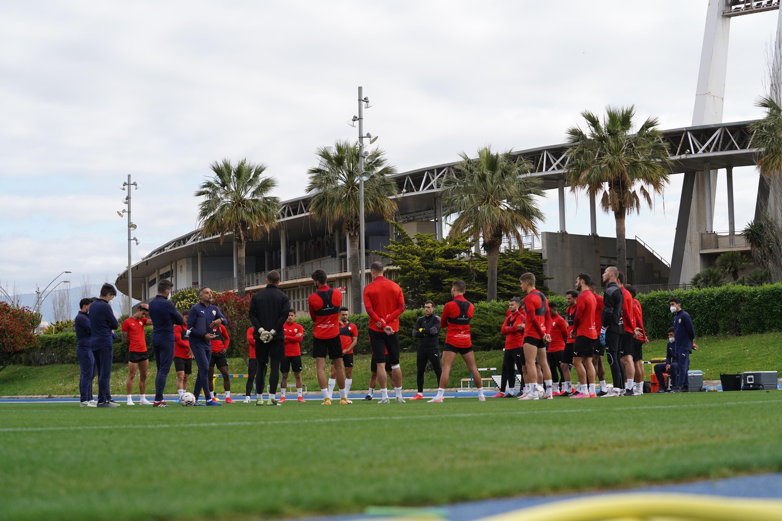 Charla de Gomes previa al entrenamiento.