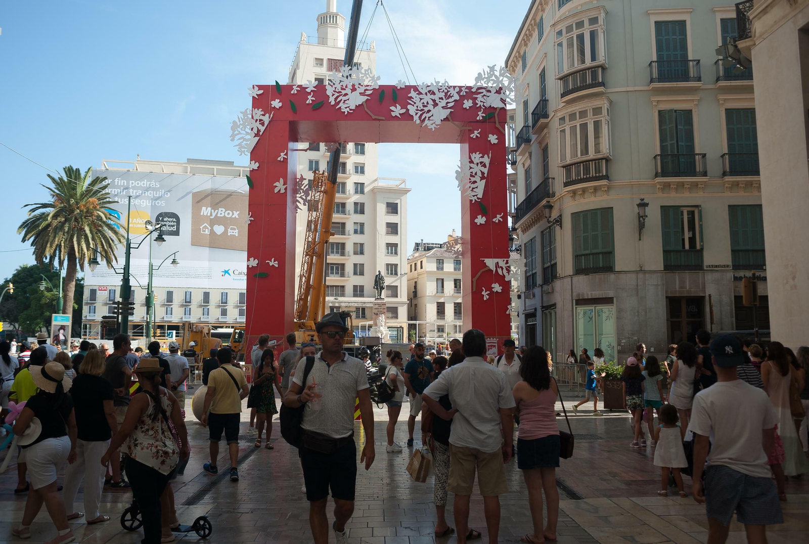 Portada de la Feria de Málaga de la calle Larios. Portada de la Feria de Málaga de la calle Larios.