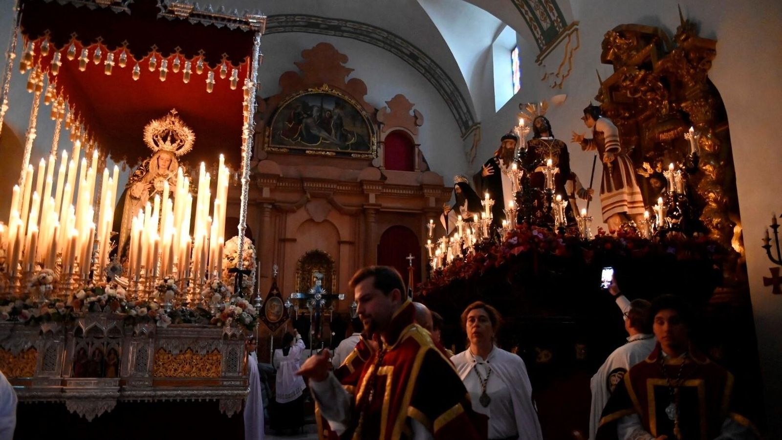 Titulares de El Perdón, en el interior de San Roque.