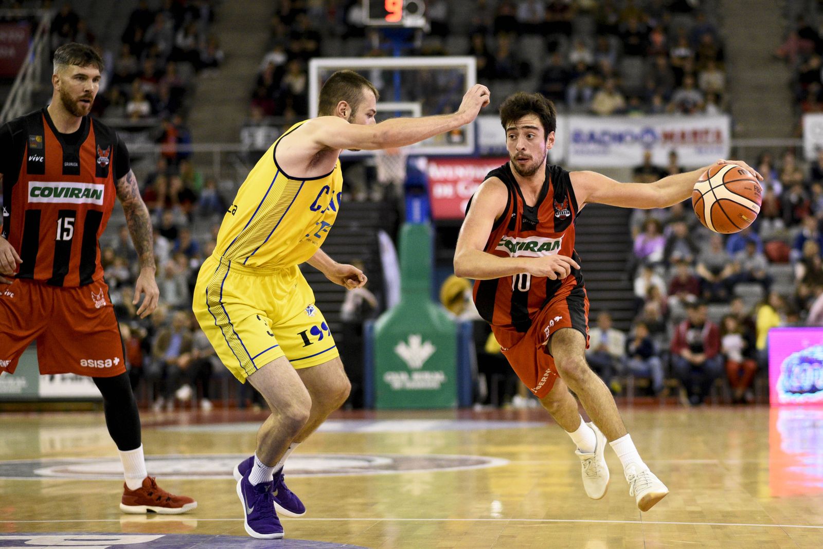 Josep Pérez con la camiseta del Covirán Granada.