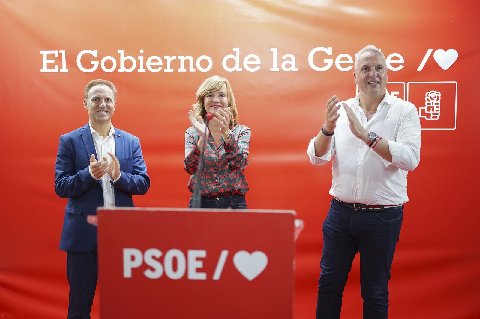 Pilar Alegría, este jueves entre David de la Encina y Juan Carlos Ruiz Boix.