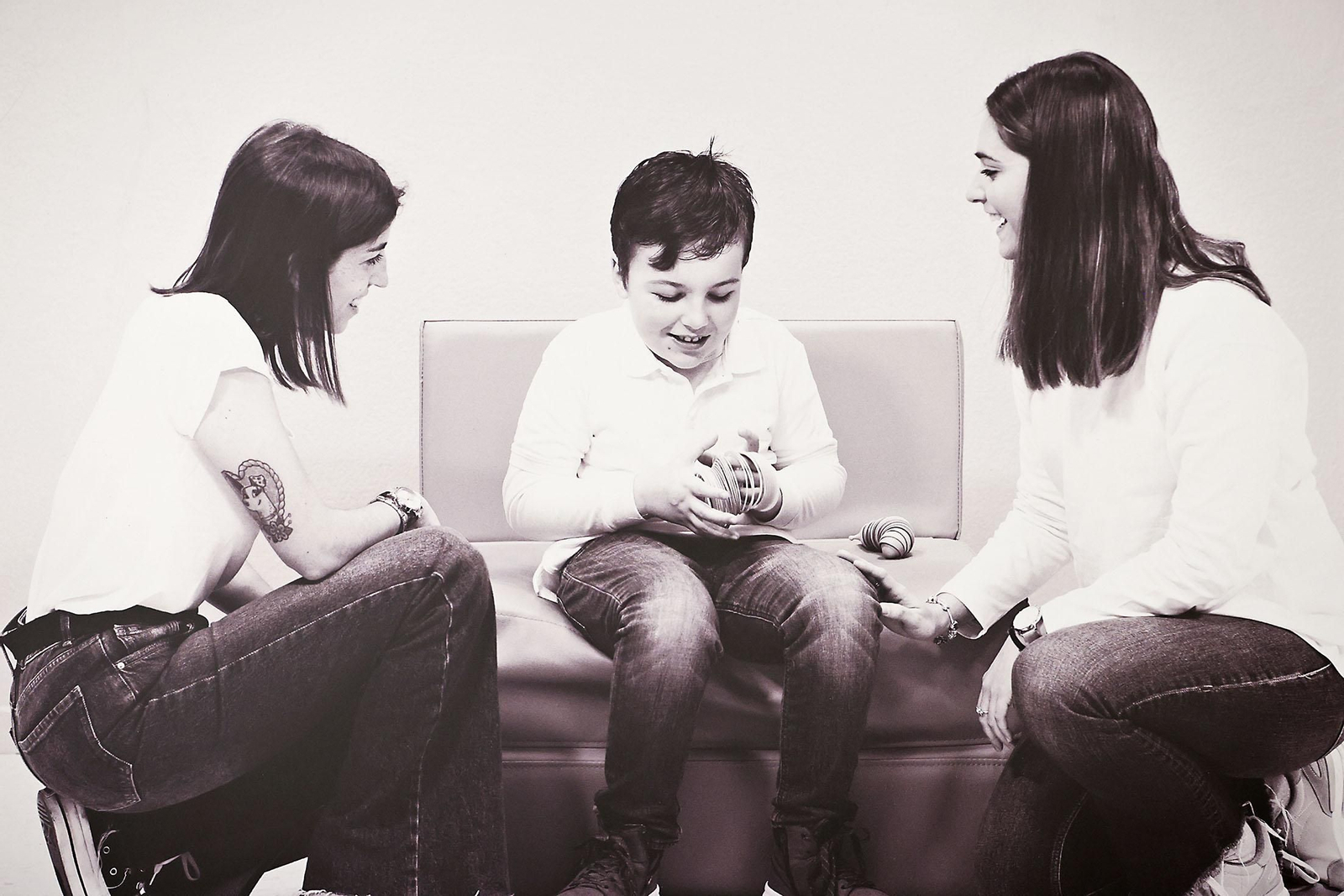 Inauguración de la exposición '25 Años, Infinitas historias auténticas' de Autismo Huelva Ánsares