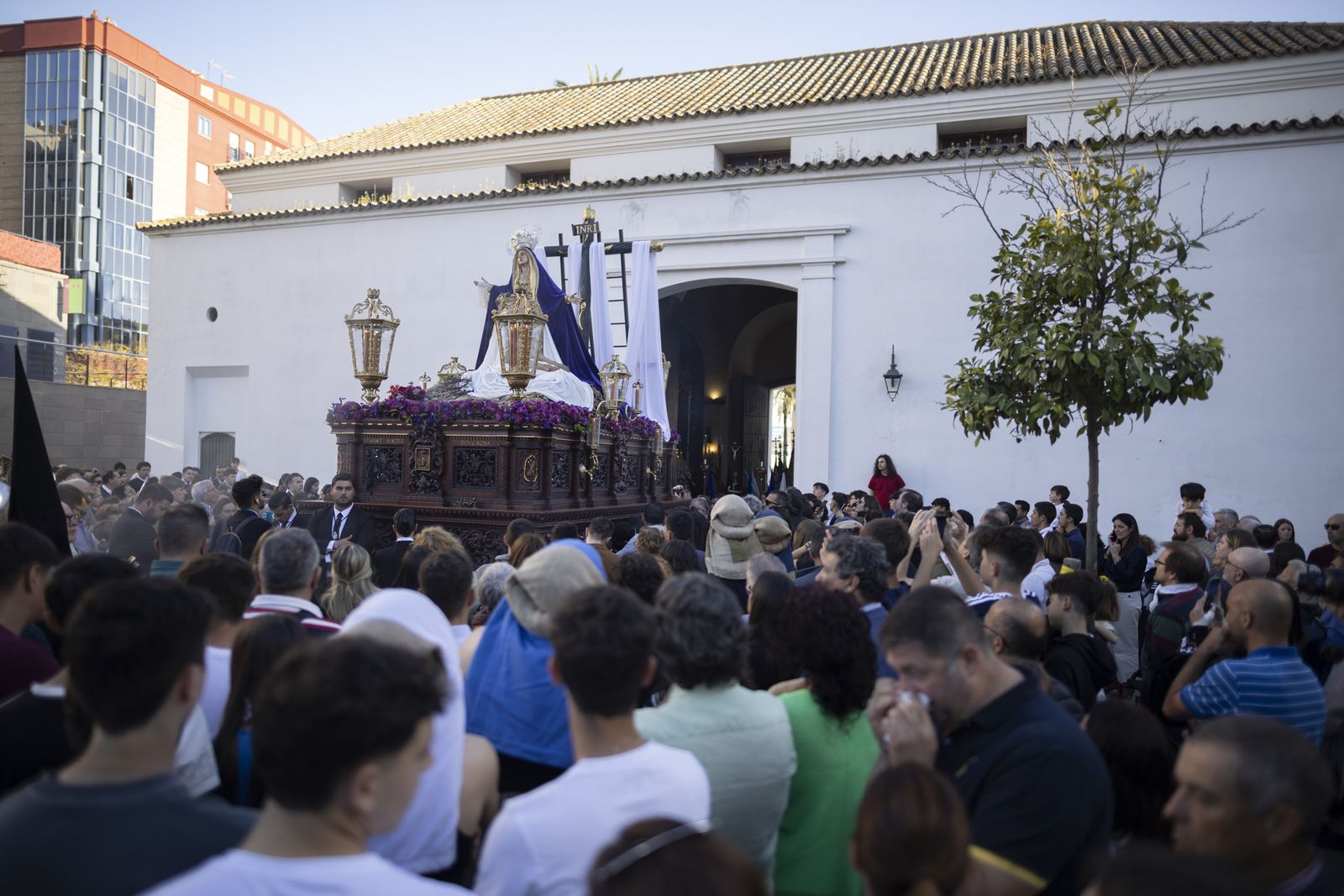 La Hermandad del Santo Entierro de la Semana Santa de Huelva 2023, en imágenes