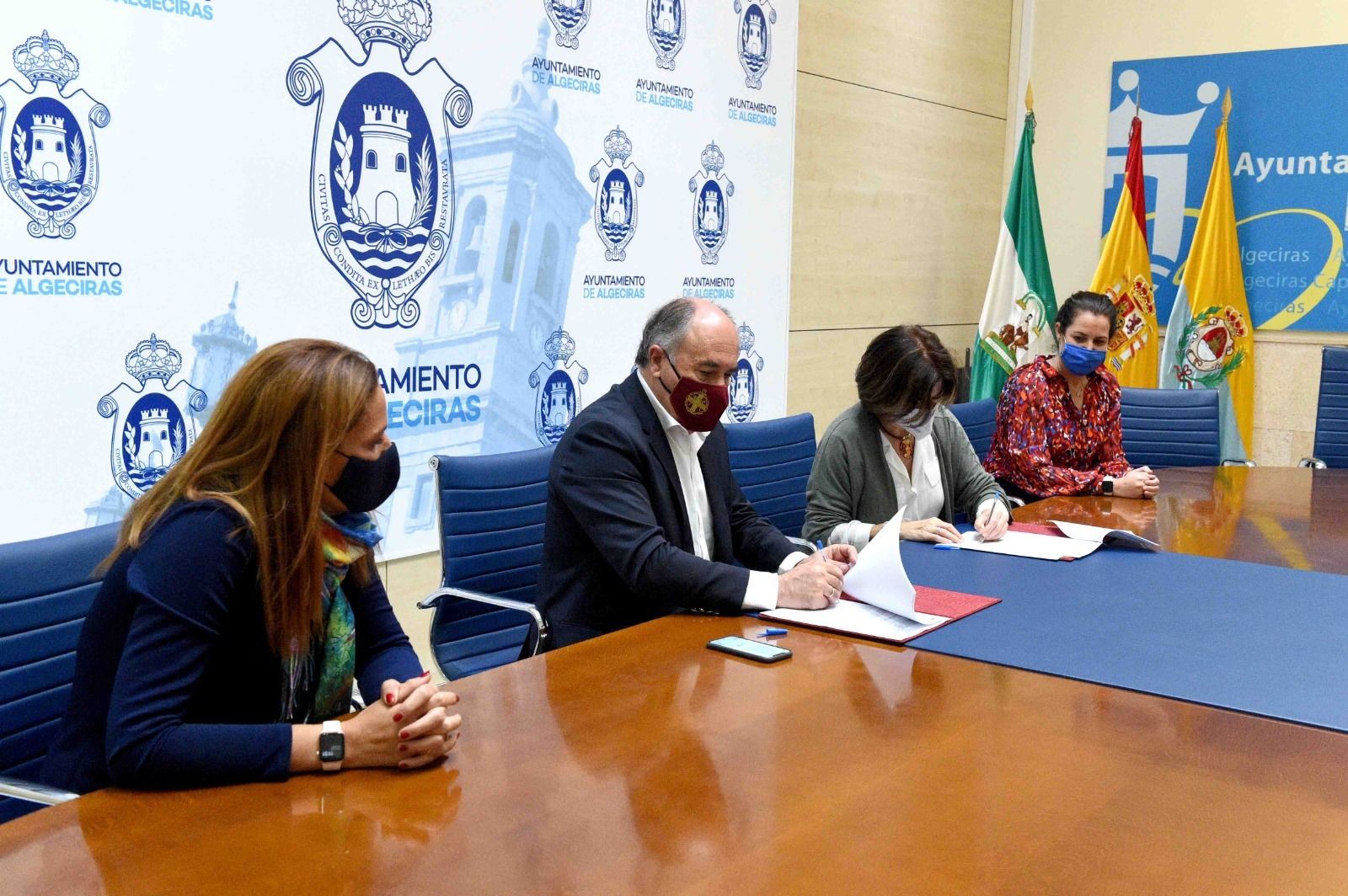 La firma del convenio.